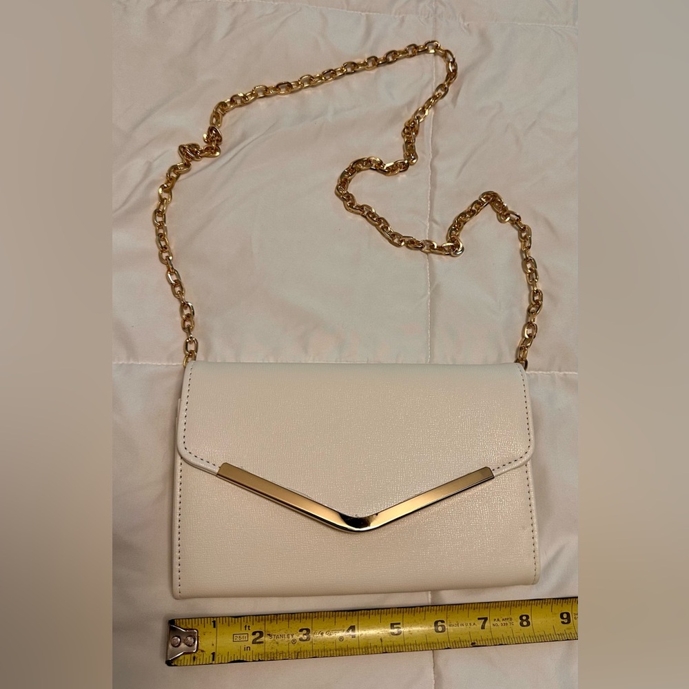 Elegant Ivory Shoulder Bag with Gold Chain